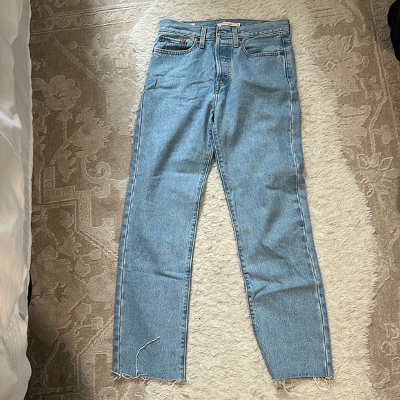WEDGIE STRAIGHT LEVIS JEANS - Picture 1 of 3